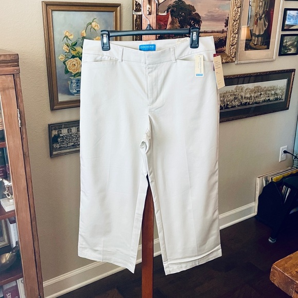 NWT Dockers women’s Metro Capri pants Nouveau Fit stretch pockets 12 light khaki - Picture 2 of 11